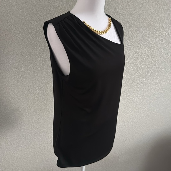 New w/tags INC International Concepts Black Asymmetrical Sleeveless Tank Top
Med - Picture 4 of 7